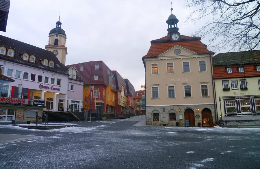 Brennholz kaufen in Bad Salzungen (Wartburgkreis & Thüringer Rhön) – Ofenfertiges Kaminholz & Buchen-Industrieholz mit 6–8 % Restfeuchte