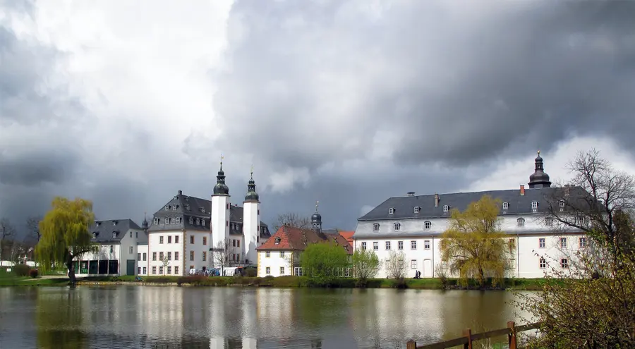 Brennholz kaufen in Blankenhain (Weimarer Land & Mittelthüringen) – Ofenfertiges Kaminholz & Buchen-Industrieholz mit 6–8 % Restfeuchte