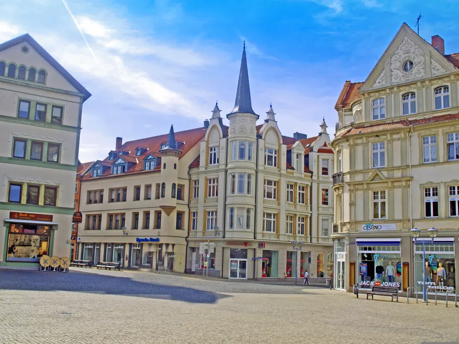 Brennholz kaufen in Gotha (Westthüringen, Wartburgkreis & Landkreis Gotha) – Ofenfertiges Kaminholz & Buchen-Industrieholz mit 6–8 % Restfeuchte