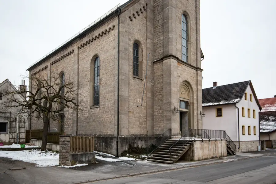 Brennholz & Kaminholz Lieferung nach Bastheim (PLZ 97654) – Kammergetrocknetes Buchenholz von Brennholzhandel Vey