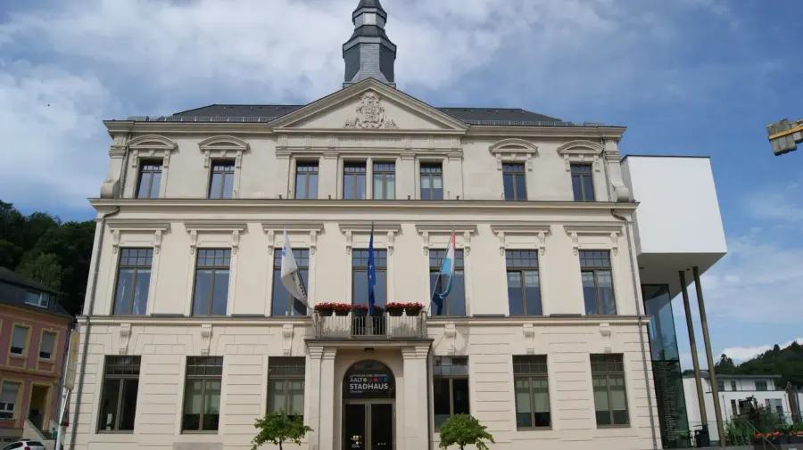 Brennholz & Kaminholz Lieferung nach Differdingen (PLZ 4501) – Kammergetrocknetes Buchenholz von Brennholzhandel Vey