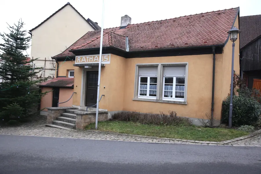 Brennholz & Kaminholz Lieferung nach Estenfeld (PLZ 97230) – Kammergetrocknetes Buchenholz von Brennholzhandel Vey