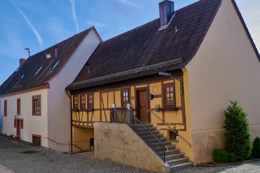 Brennholz & Kaminholz Lieferung nach Güntersleben (PLZ 97250) – Kammergetrocknetes Buchenholz von Brennholzhandel Vey