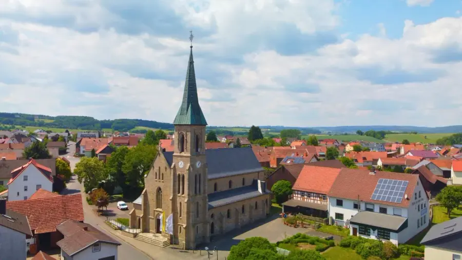 Brennholz & Kaminholz Lieferung nach Kalbach (PLZ 36148) – Kammergetrocknetes Buchenholz von Brennholzhandel Vey