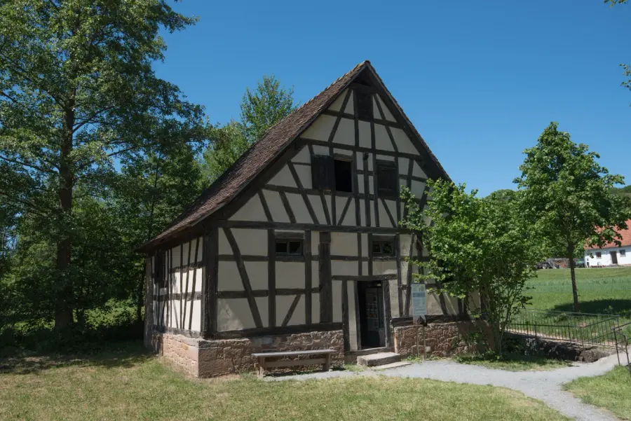 Brennholz & Kaminholz Lieferung nach Wiesthal (PLZ 97859) – Kammergetrocknetes Buchenholz von Brennholzhandel Vey