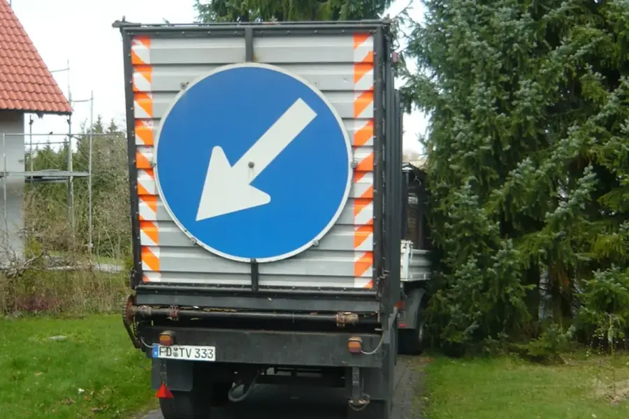 Lose Brennholz-Anlieferung per Kipper-LKW nach Differdingen (PLZ 4501) – zweistufig gesiebt & Barzahlung bei Lieferung