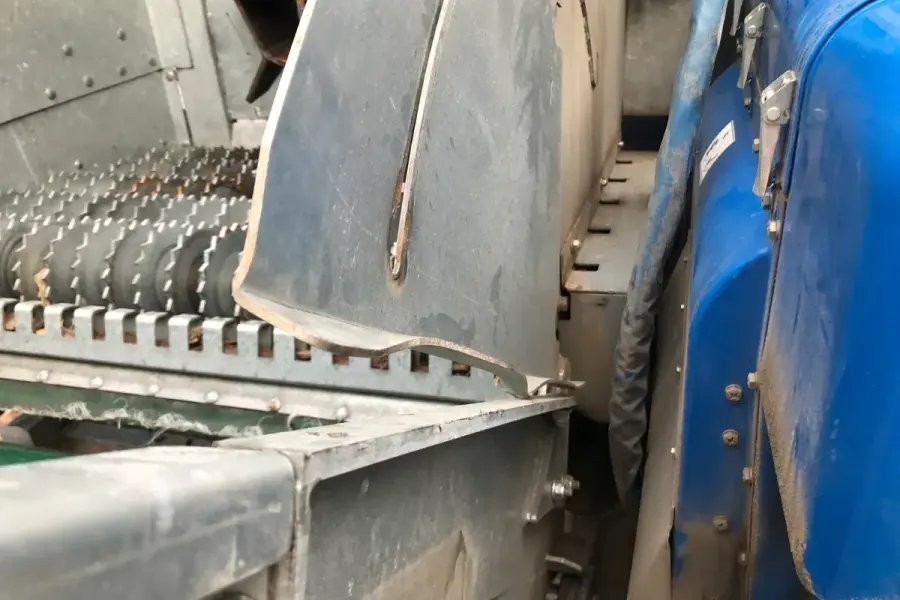 Kammergetrocknetes Buchen-Industrieholz (6–8 % Restfeuchte, bis 6,2 kWh/kg Heizwert) und Scheitholz für Eisfeld